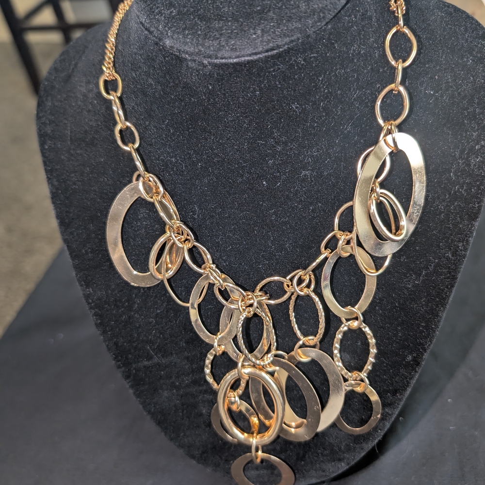 Elegant Gold Chain Link Necklace